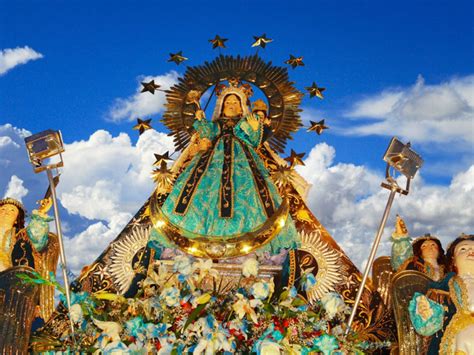 Virgen de la Candelaria! Un capolavoro d'iconografia e simbolismo religioso colombian